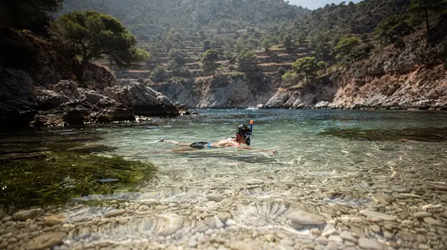 Kayaking and snorkeling in the Esterel