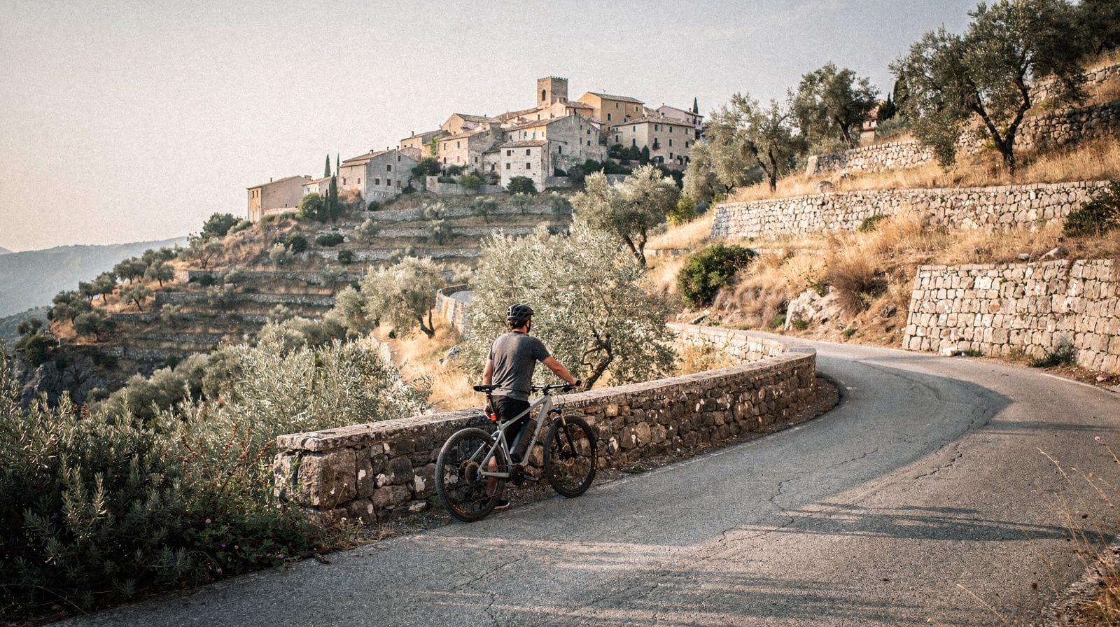 Èze en e-bike y side-car: recorrer las cornisas sobre ruedas