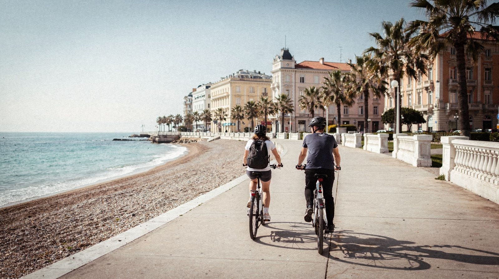 Niza en bici, segway o coche clásico